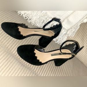 Audrey Brooke Delanie Black Suede Ankle Strap Pumps Women Size 8